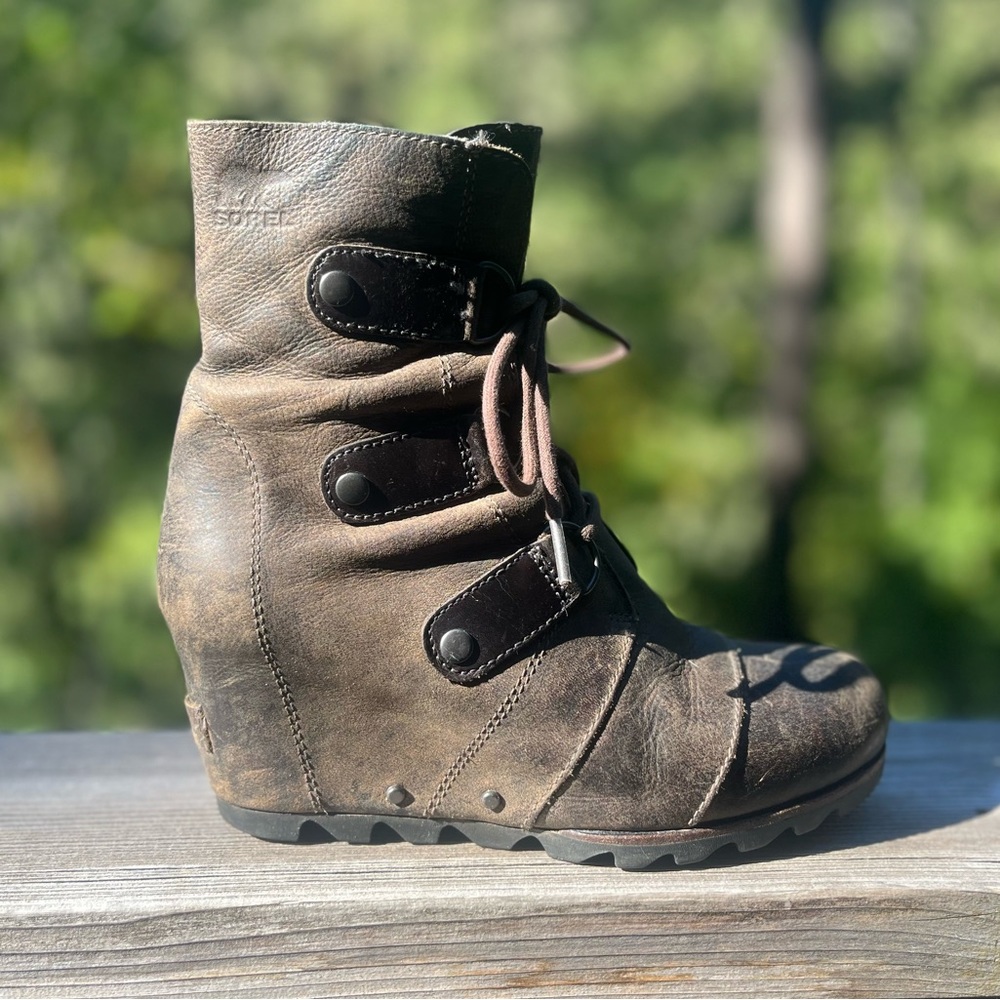 Sorel Joan of Arctic II wedge bootie in brown leather 6.5